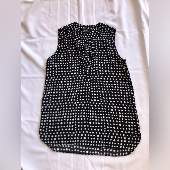 Sleeveless Black and White Polka Dot Top - Picture 1 of 9